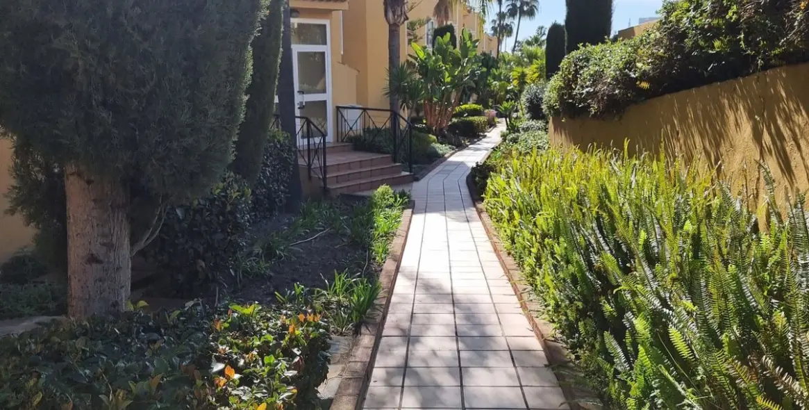 Sale of penthouse in Estepona 40