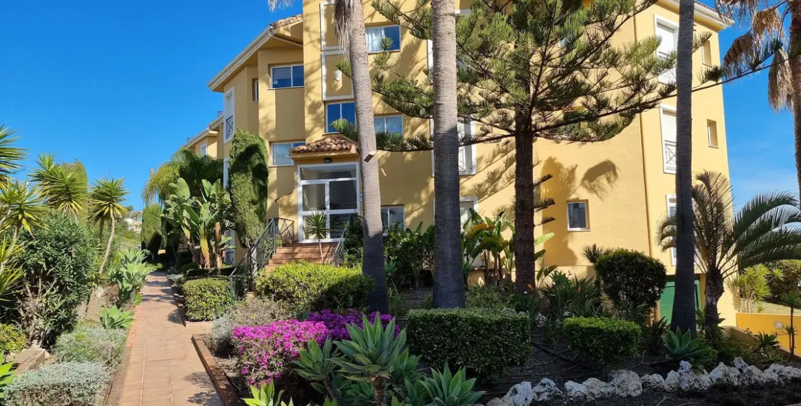 Sale of penthouse in Estepona 43