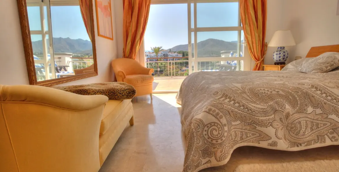 Sale of townhouse in La Cala Golf 15