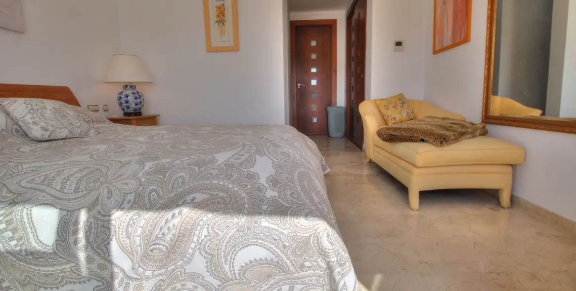 Sale of townhouse in La Cala Golf 16