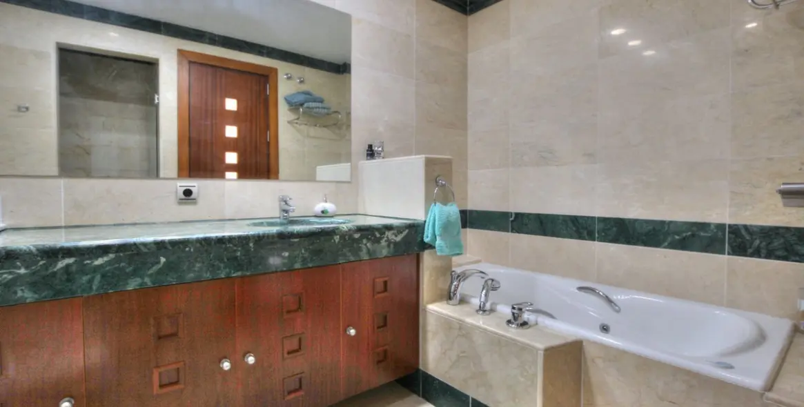 Sale of townhouse in La Cala Golf 17