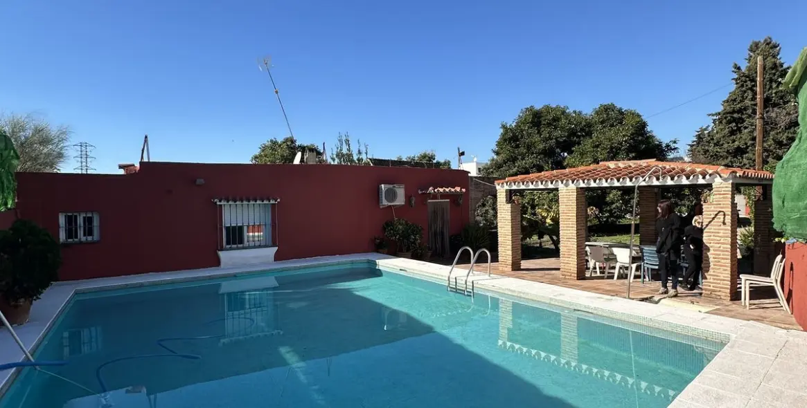 Продажа  отдельно стоящей виллы в San Pedro de Alcántara (район San Pedro de Alcántara) 1