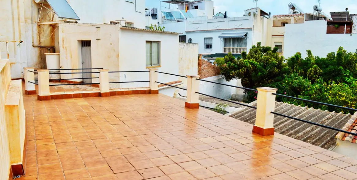 Продажа  жилого участка в Nerja 6