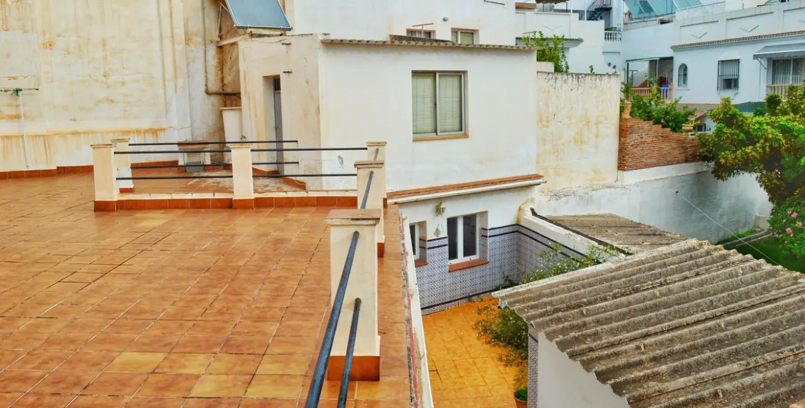 Продажа  жилого участка в Nerja 7