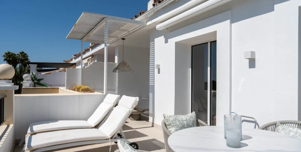 Sale of middle floor apartment in Benahavís 29