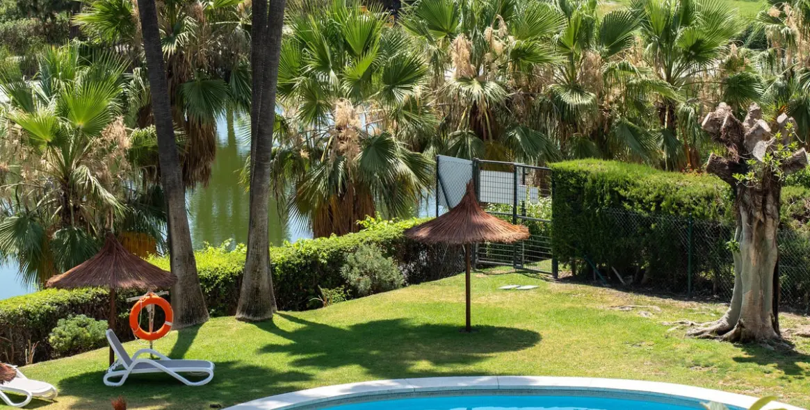 Sale of middle floor apartment in Benahavís 32