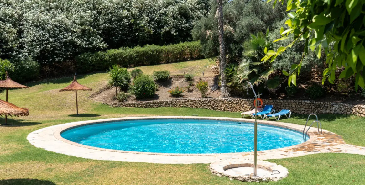 Sale of middle floor apartment in Benahavís 34