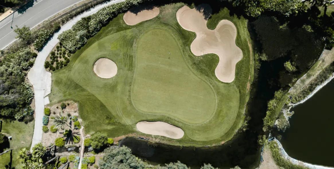 Sale of middle floor apartment in Benahavís 36