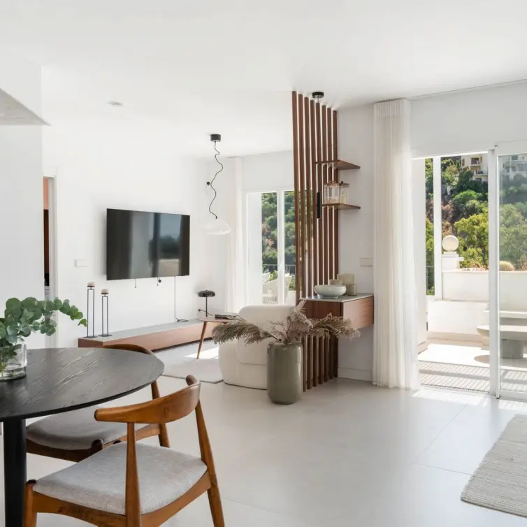 Sale of middle floor apartment in Benahavís