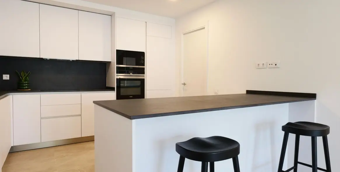 Sale of middle floor apartment in Estepona 15