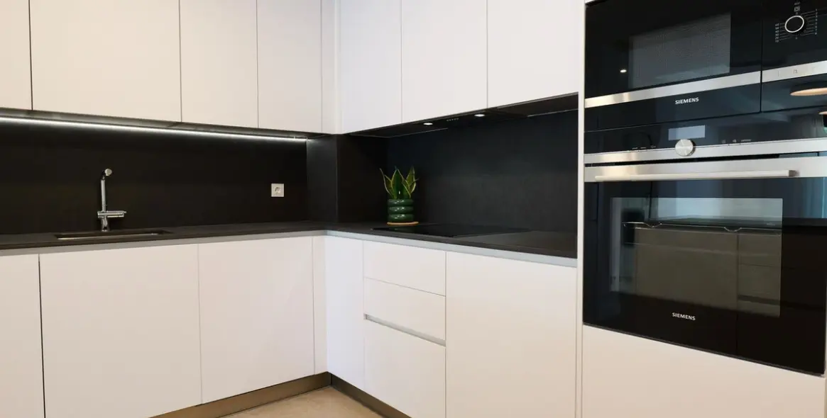 Sale of middle floor apartment in Estepona 18