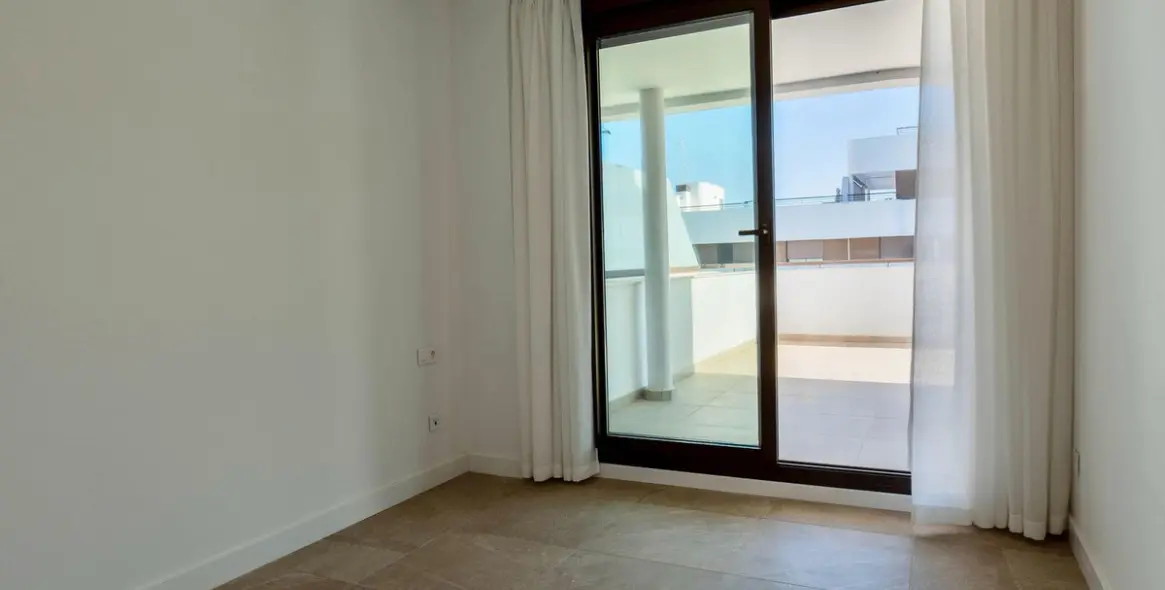 Sale of middle floor apartment in Estepona 21