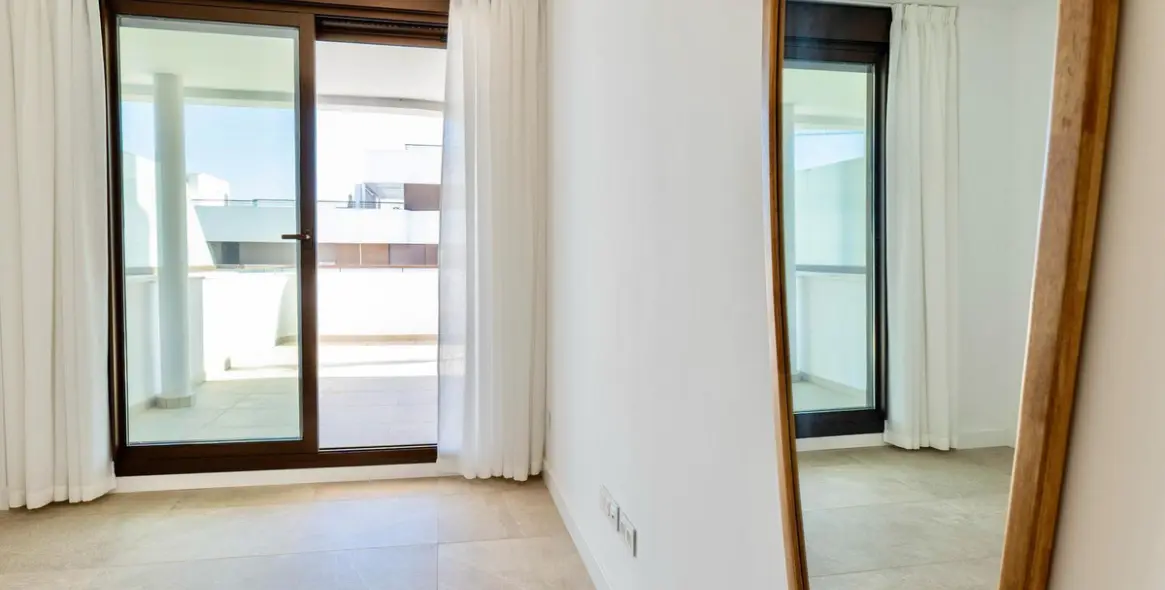 Sale of middle floor apartment in Estepona 24