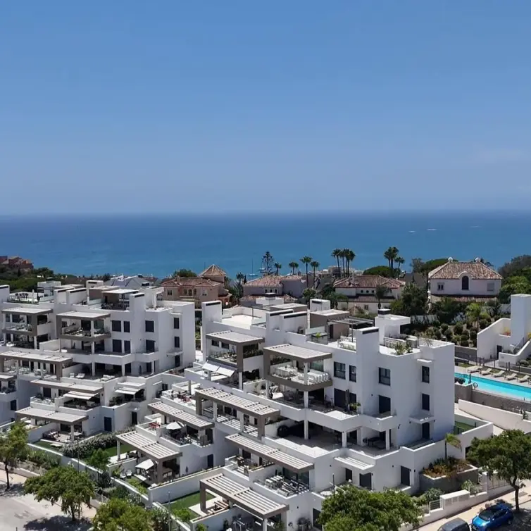 Venta de apartamento en planta media en Estepona