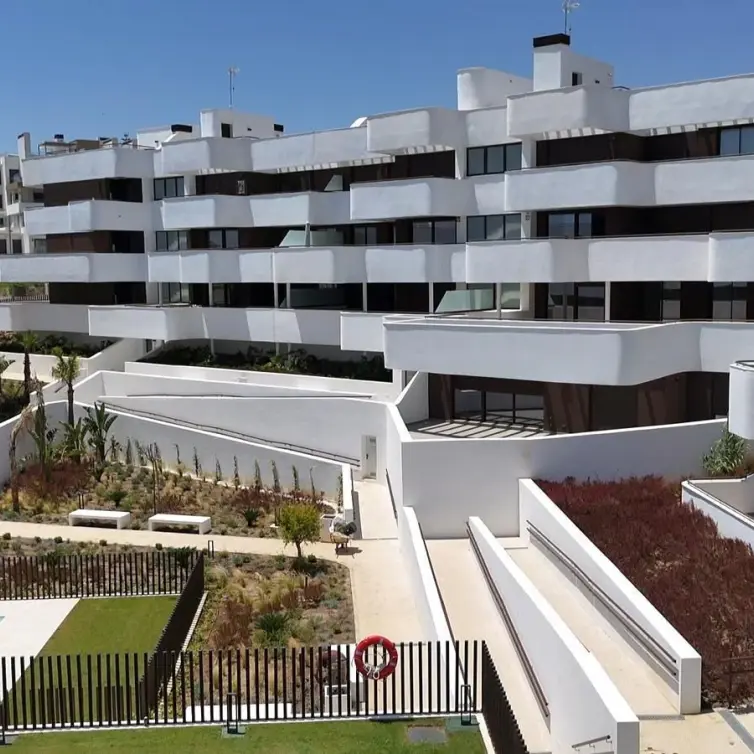 Venta de apartamento en planta media en Estepona