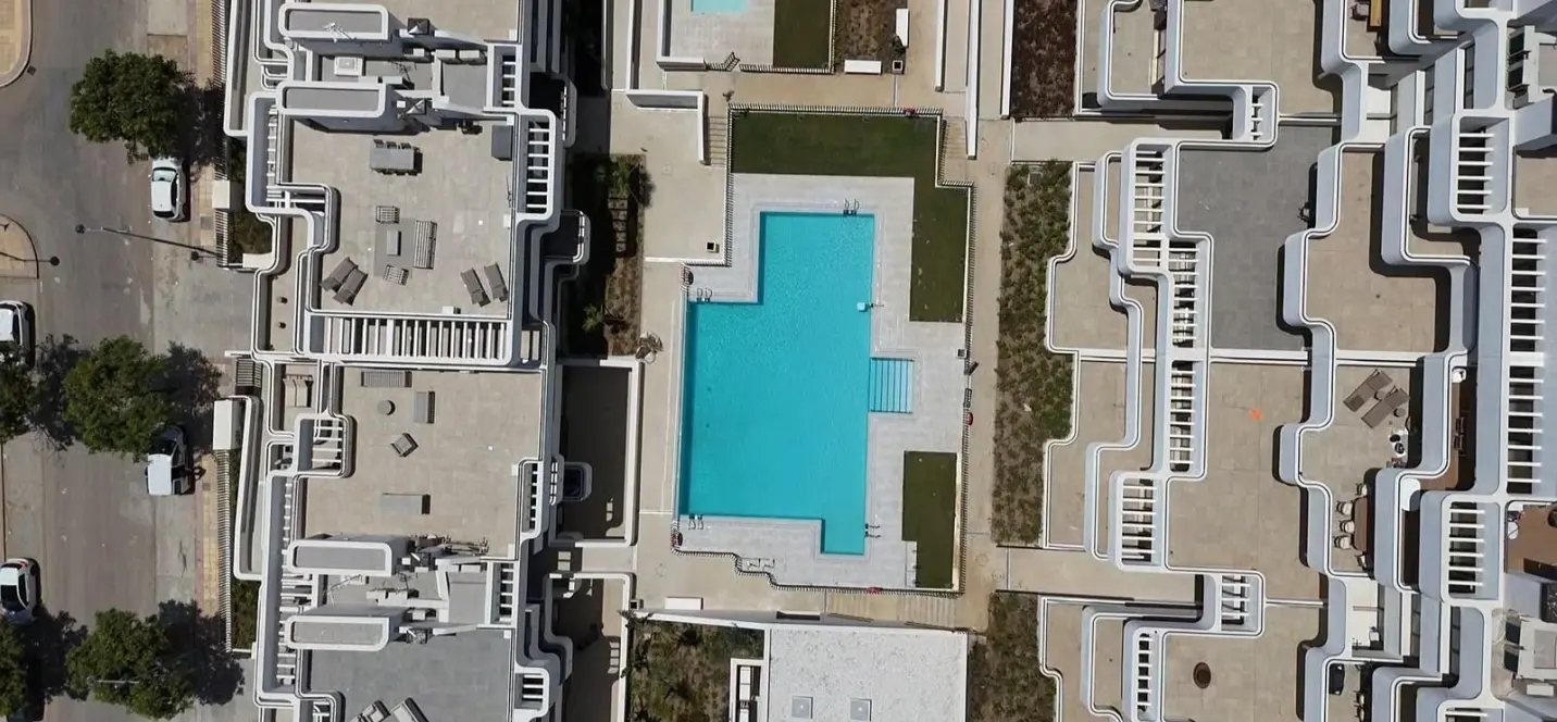 Venta de apartamento en planta media en Estepona 3