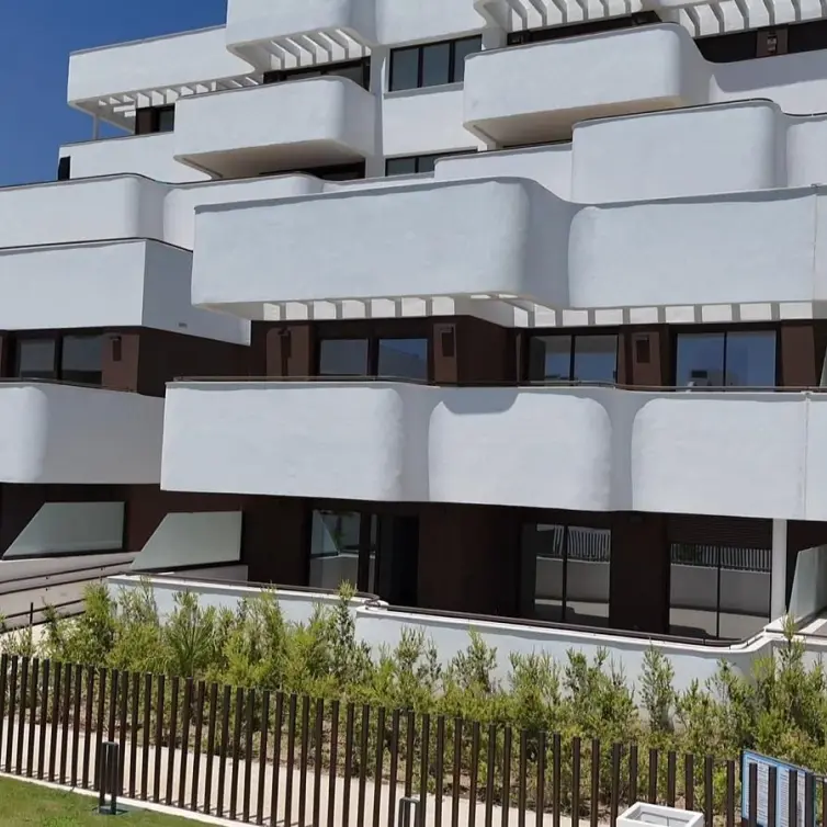 Venta de apartamento en planta media en Estepona