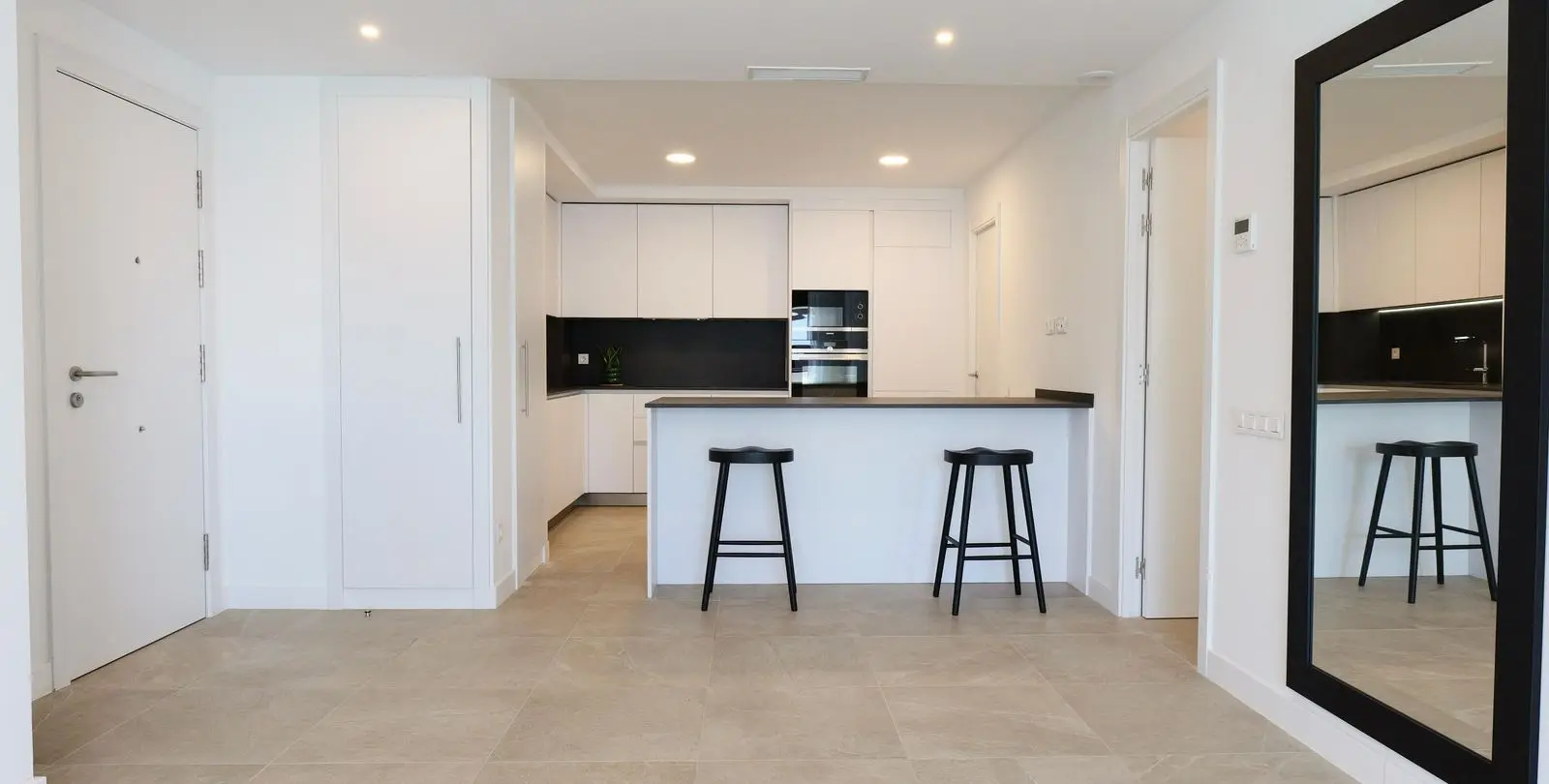 Sale of middle floor apartment in Estepona 8