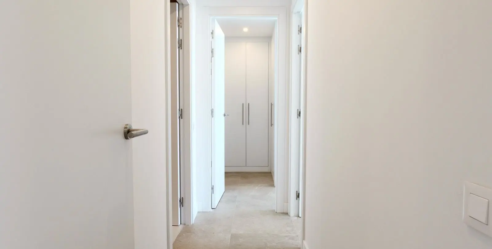 Sale of middle floor apartment in Estepona 10