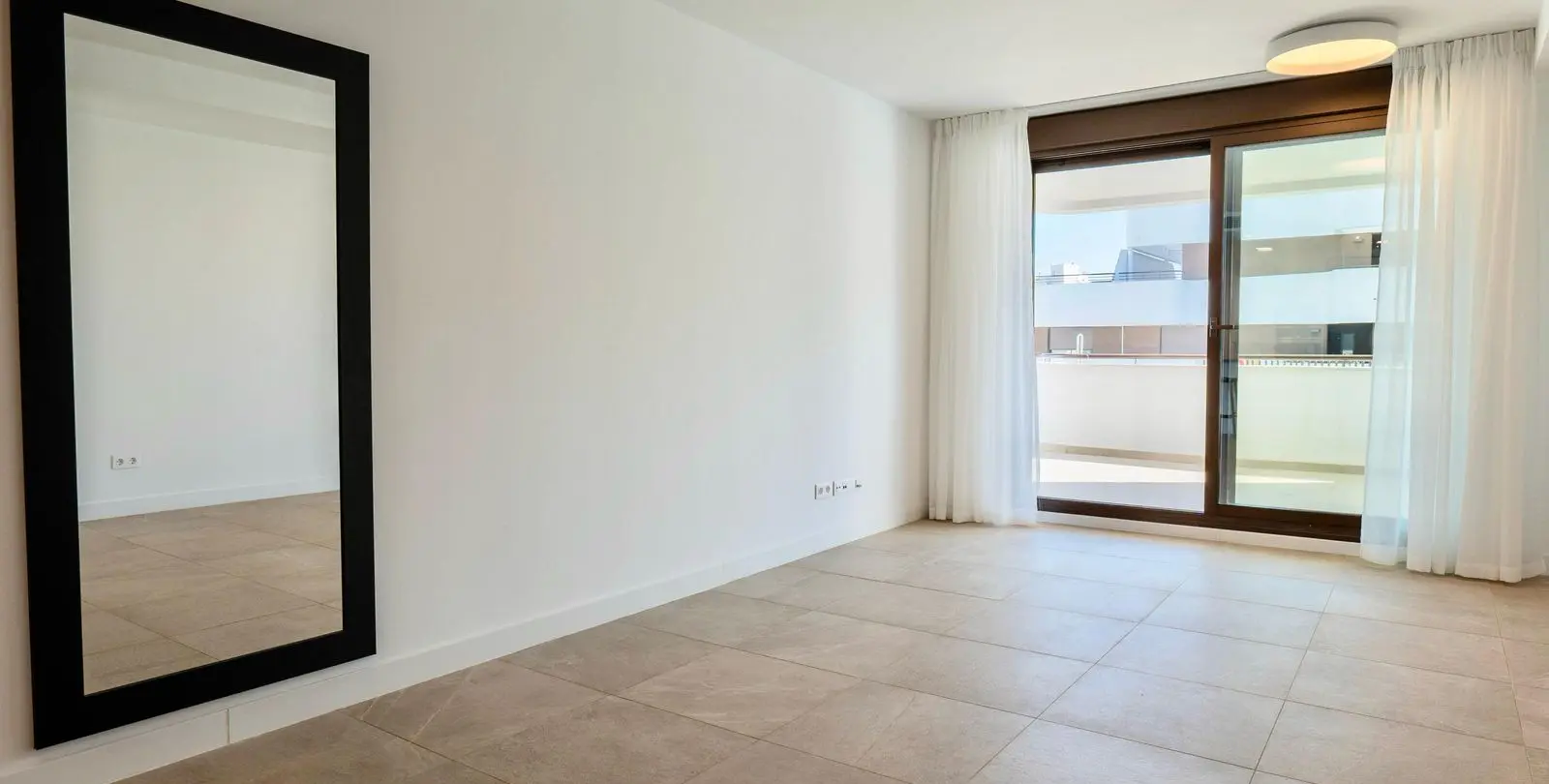 Sale of middle floor apartment in Estepona 12