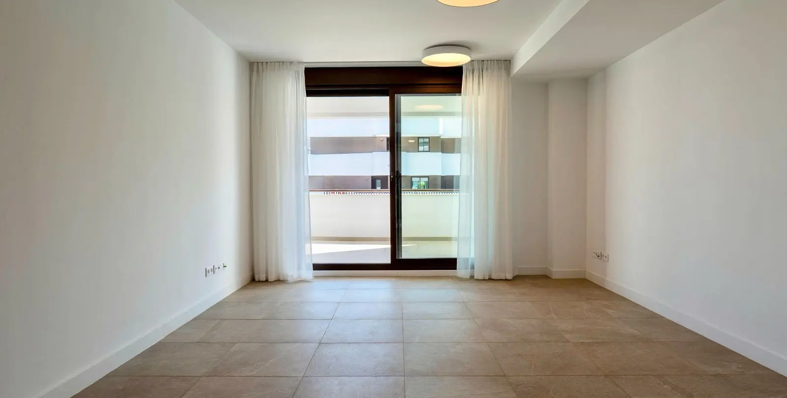 Sale of middle floor apartment in Estepona 13