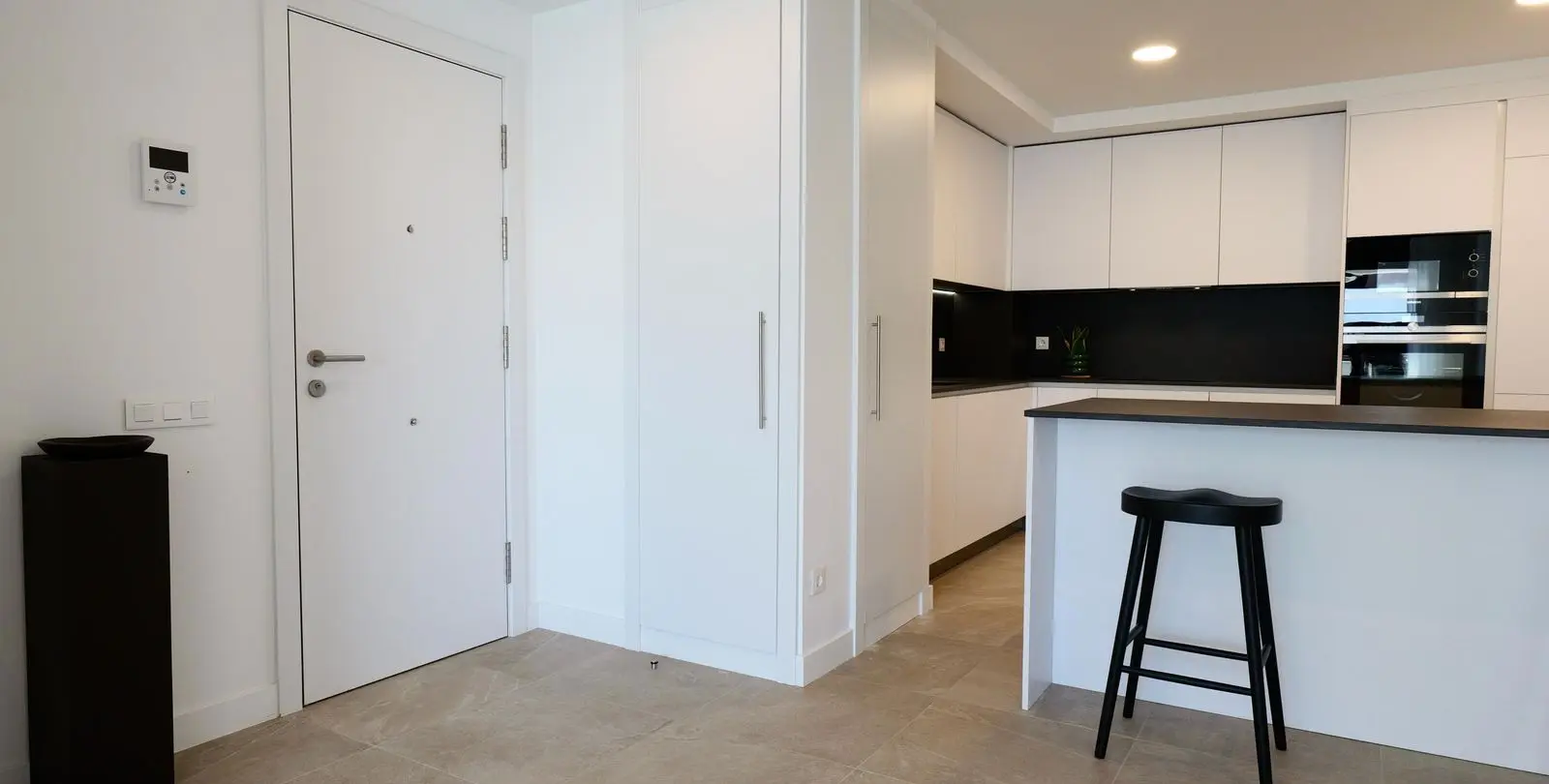 Sale of middle floor apartment in Estepona 20