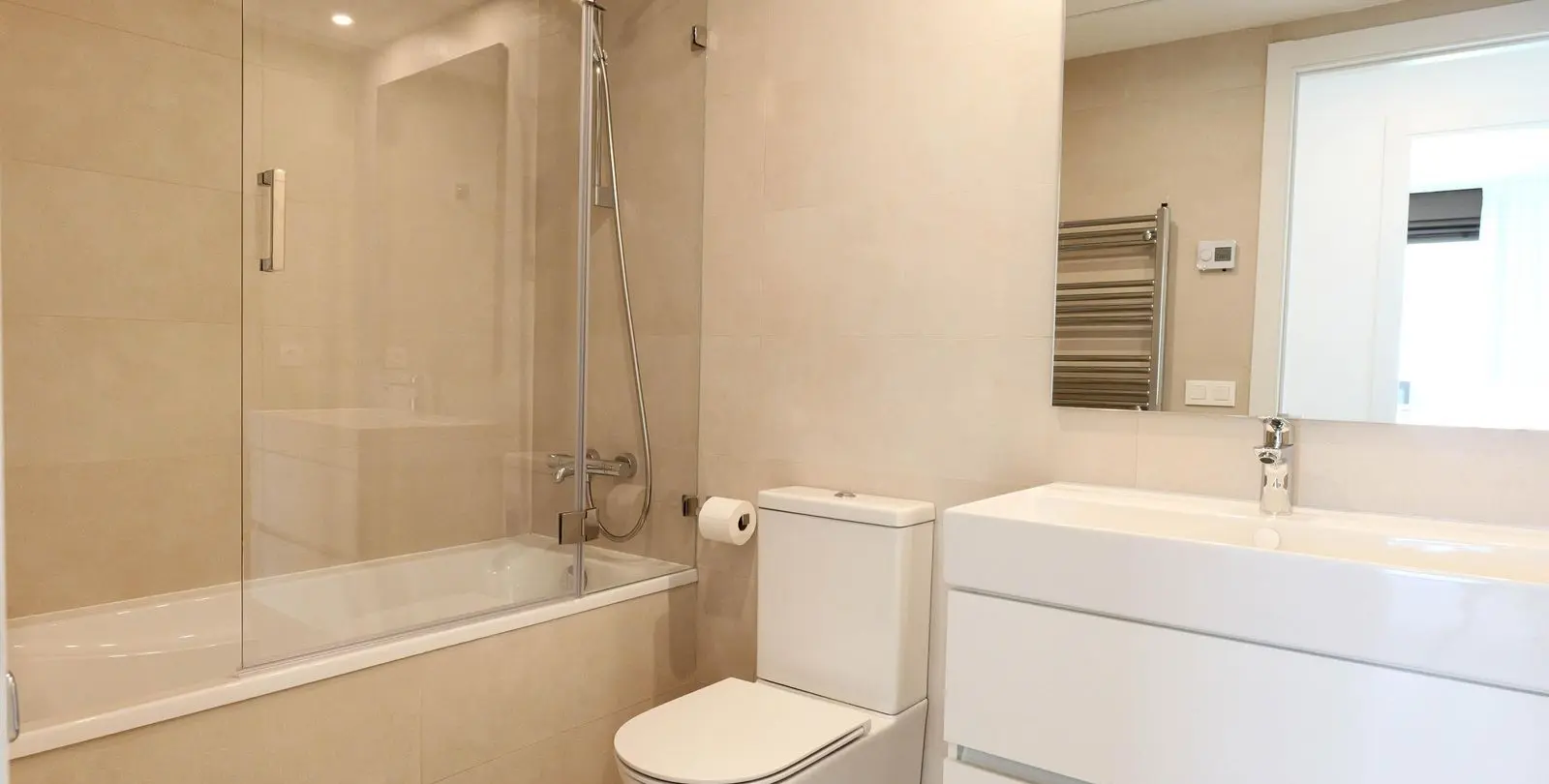 Sale of middle floor apartment in Estepona 26