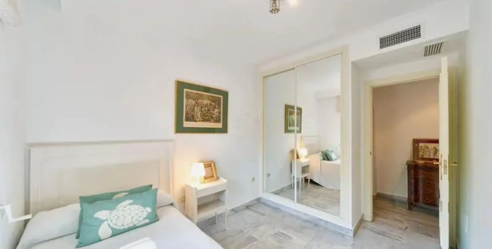 Продажа апартаментов на первом этаже в Marbella 10