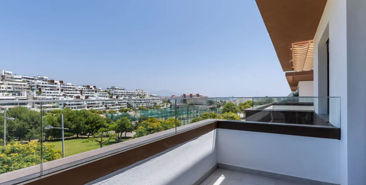 Venta de apartamento en planta media en Estepona (distrito Estepona) 1