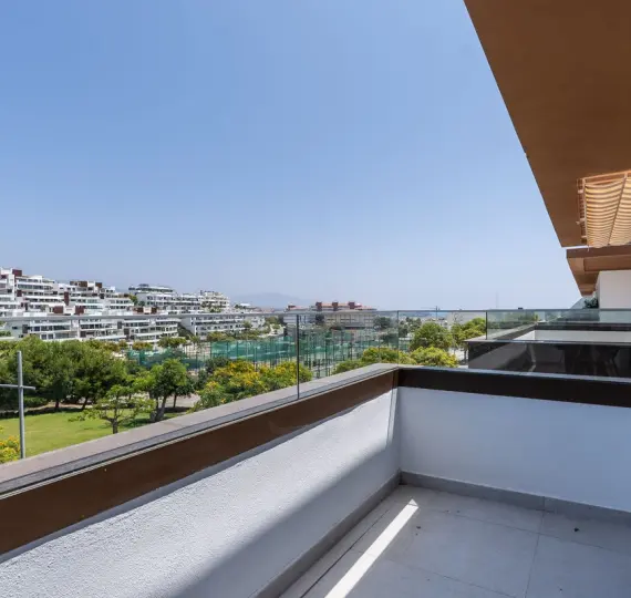 Apartamento en planta media R5078062