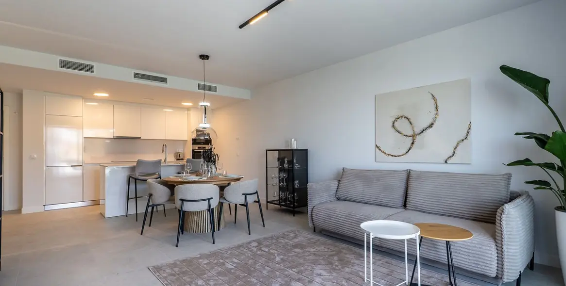 Venta de apartamento en planta media en Estepona (distrito Estepona) 2