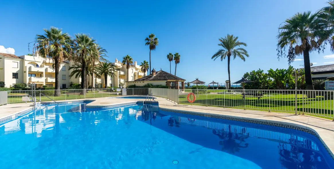 Sale of middle floor apartment in La Cala de Mijas 1