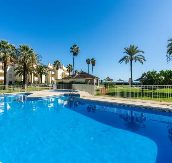 Sale of middle floor apartment in La Cala de Mijas