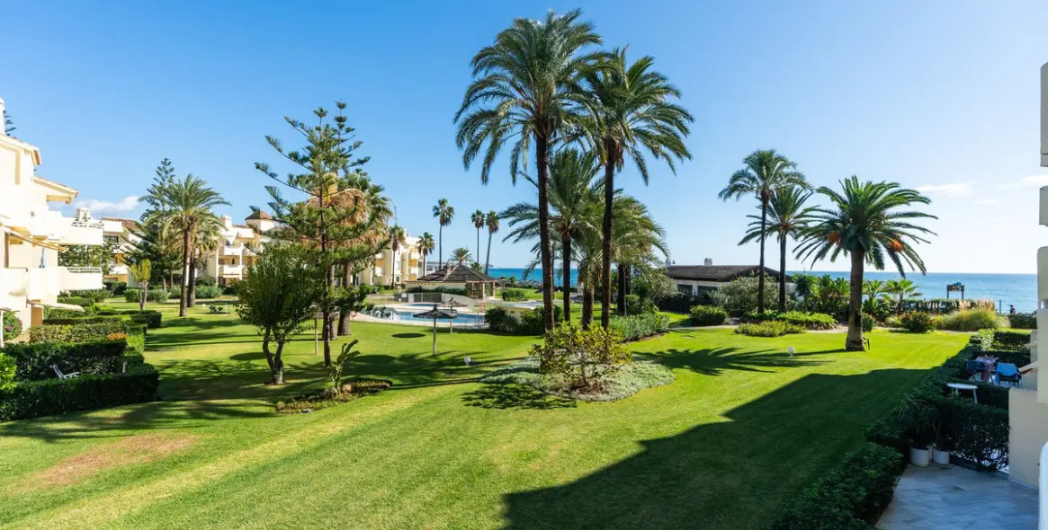 Sale of middle floor apartment in La Cala de Mijas 2
