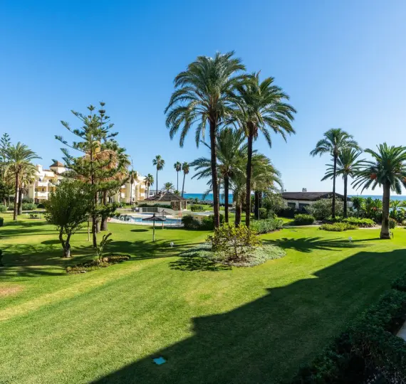 Sale of middle floor apartment in La Cala de Mijas