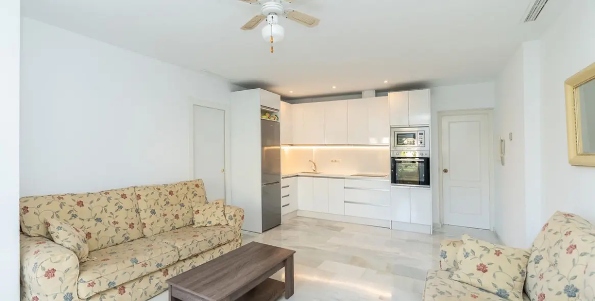 Sale of middle floor apartment in La Cala de Mijas 3