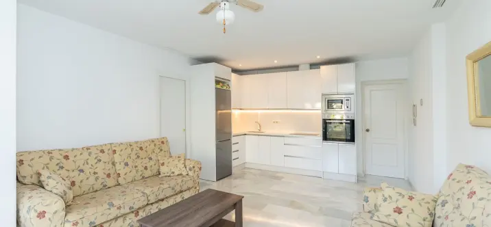 Sale of middle floor apartment in La Cala de Mijas 2