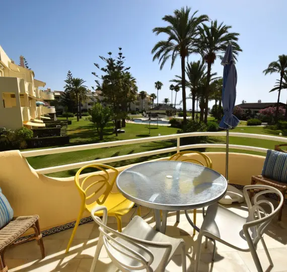 Sale of middle floor apartment in La Cala de Mijas