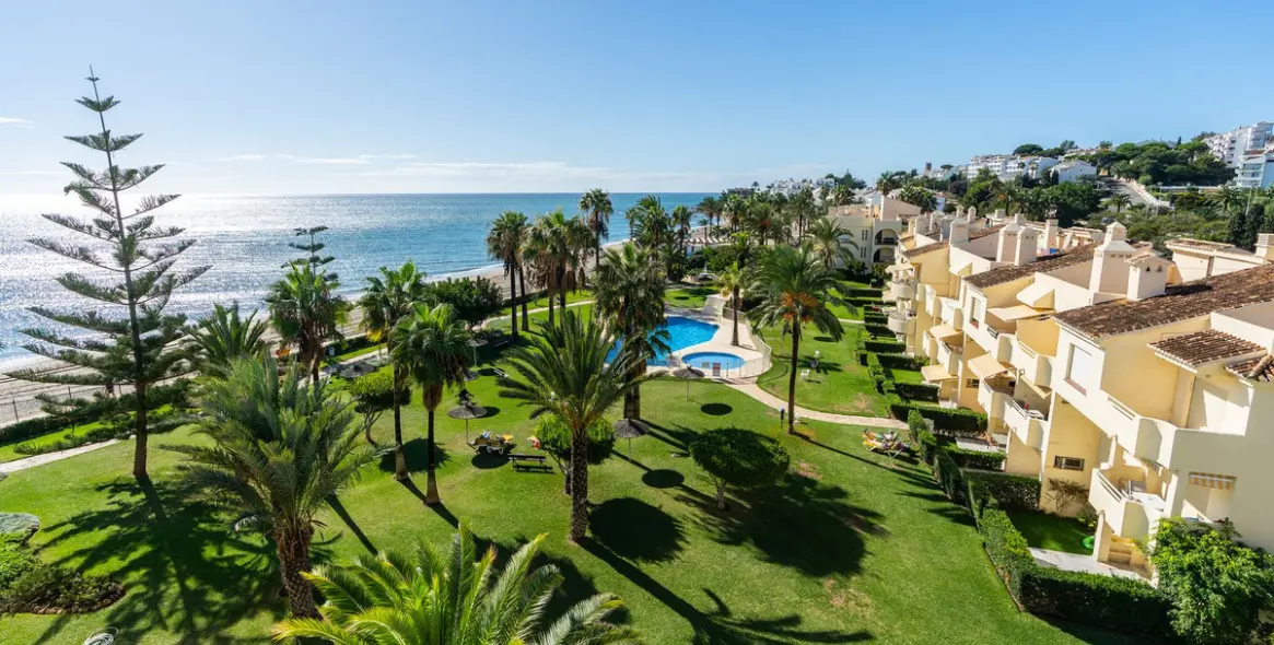 Sale of middle floor apartment in La Cala de Mijas 12