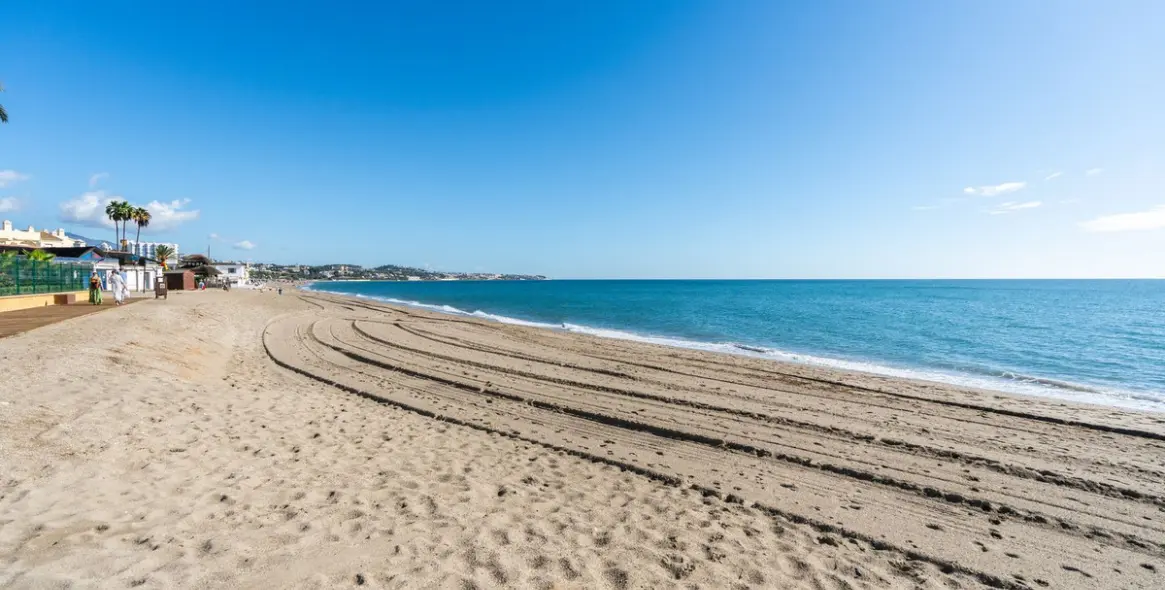 Sale of middle floor apartment in La Cala de Mijas 16