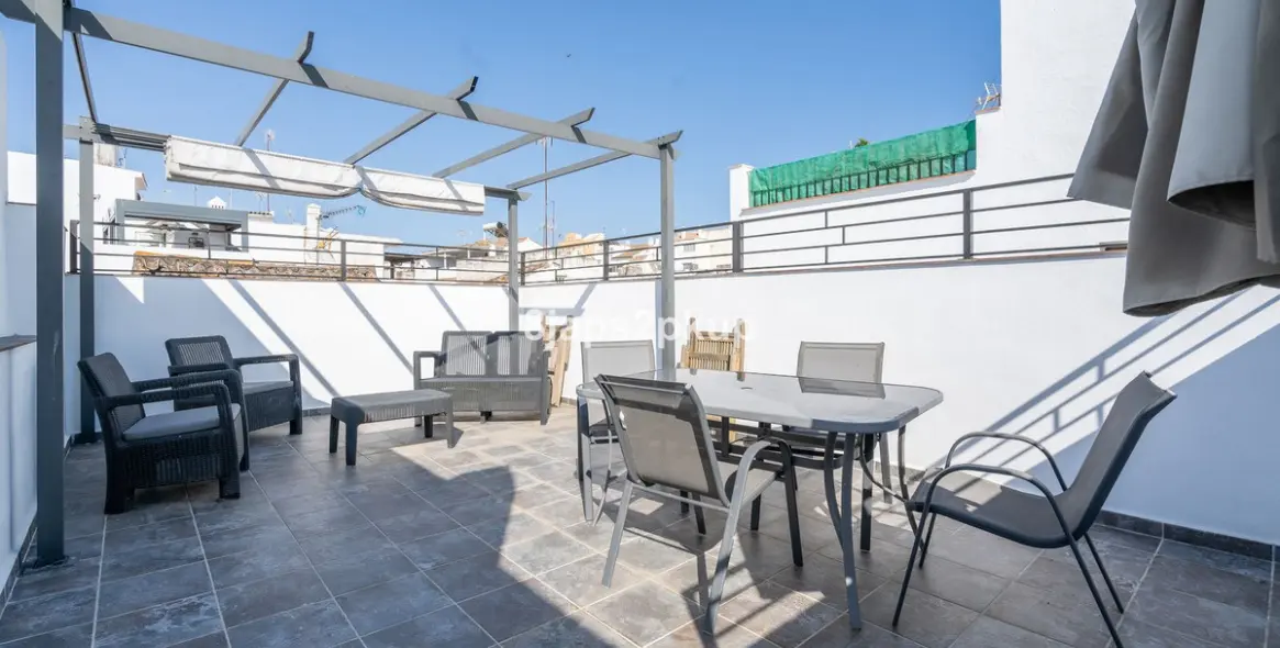 Sale of townhouse in Estepona 2