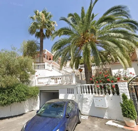 Sale of detached villa in Coín