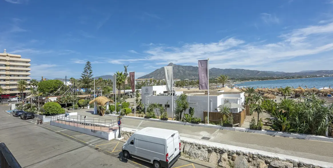 Sale of penthouse in Puerto Banús 21