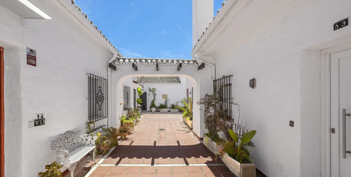 Sale of penthouse in Puerto Banús 24