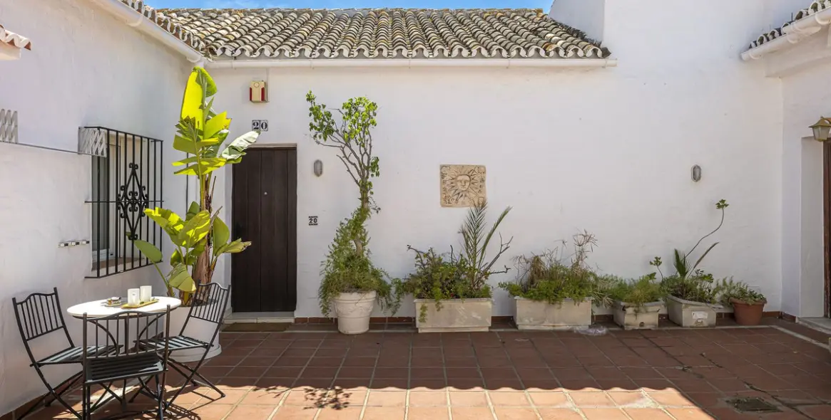 Sale of penthouse in Puerto Banús 25