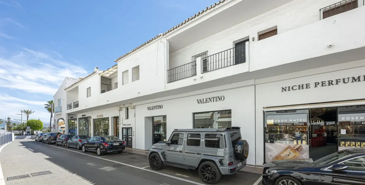Sale of penthouse in Puerto Banús 38