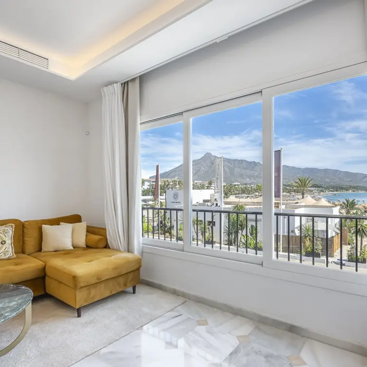 Sale of penthouse in Puerto Banús