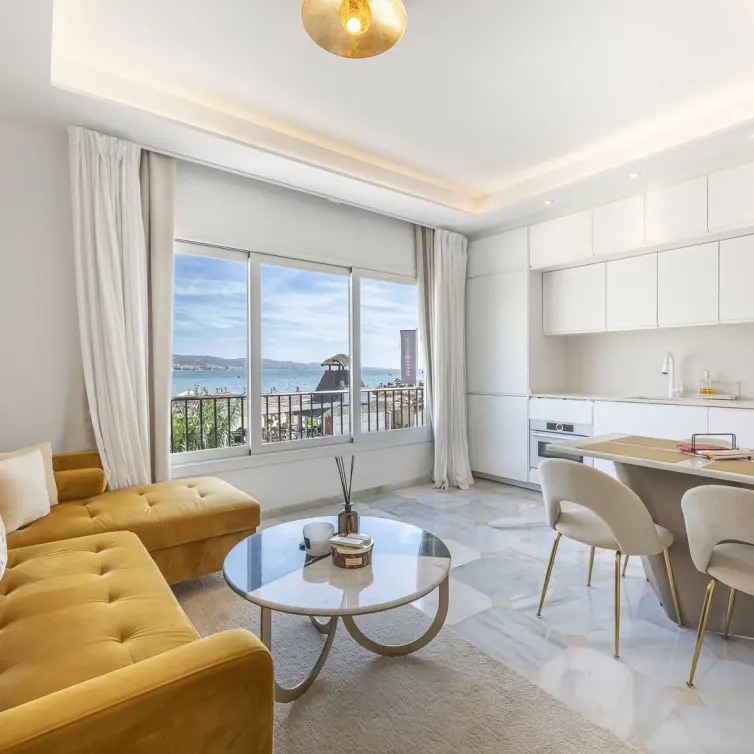 Sale of penthouse in Puerto Banús