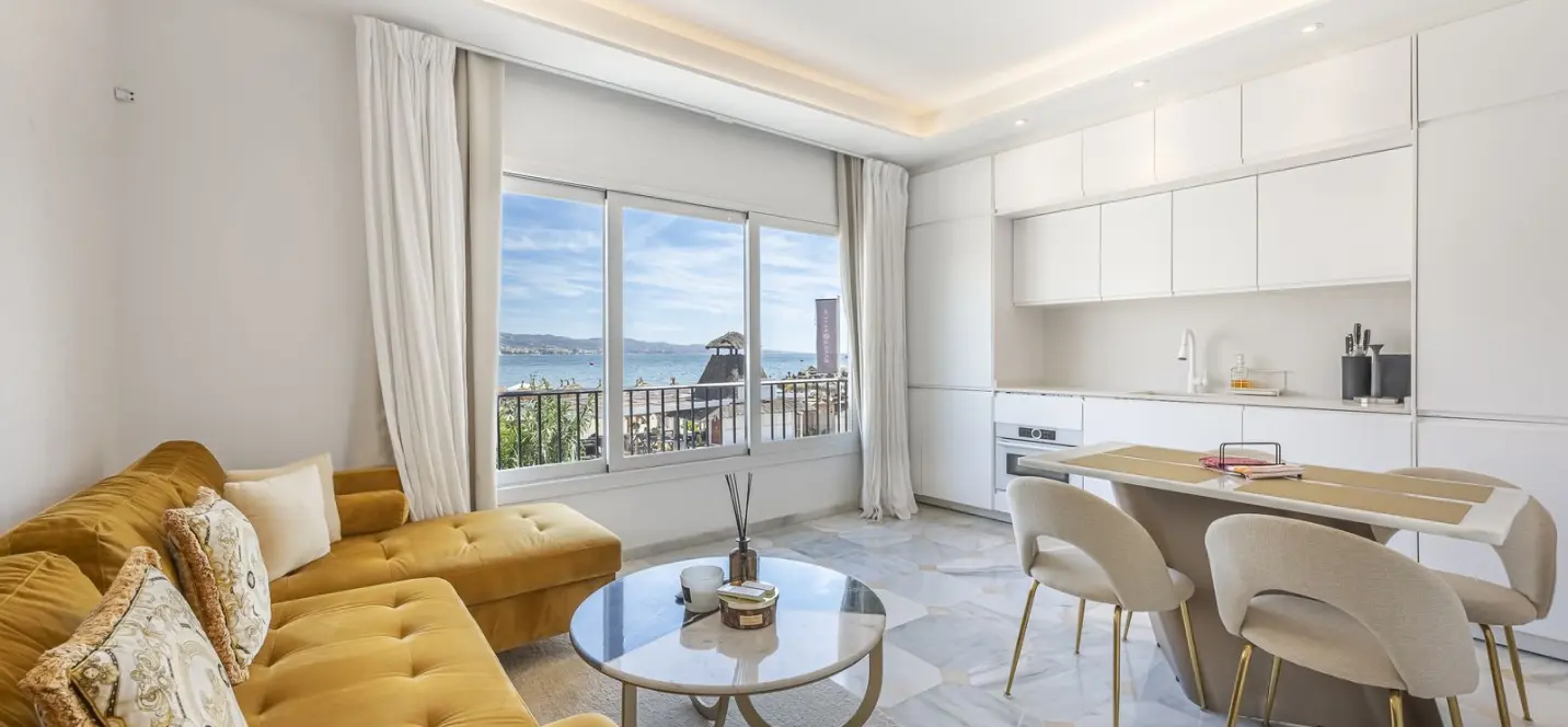 Sale of penthouse in Puerto Banús 1
