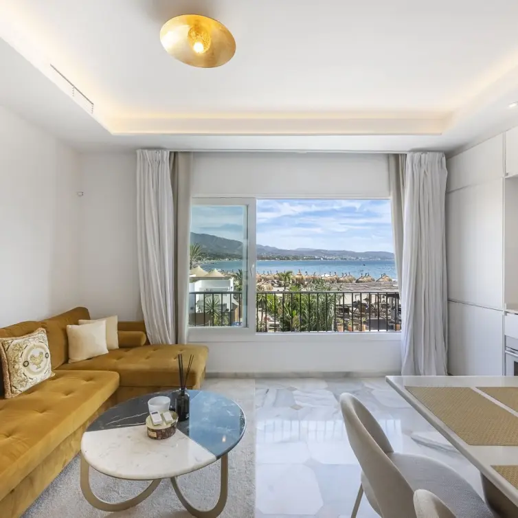 Sale of penthouse in Puerto Banús